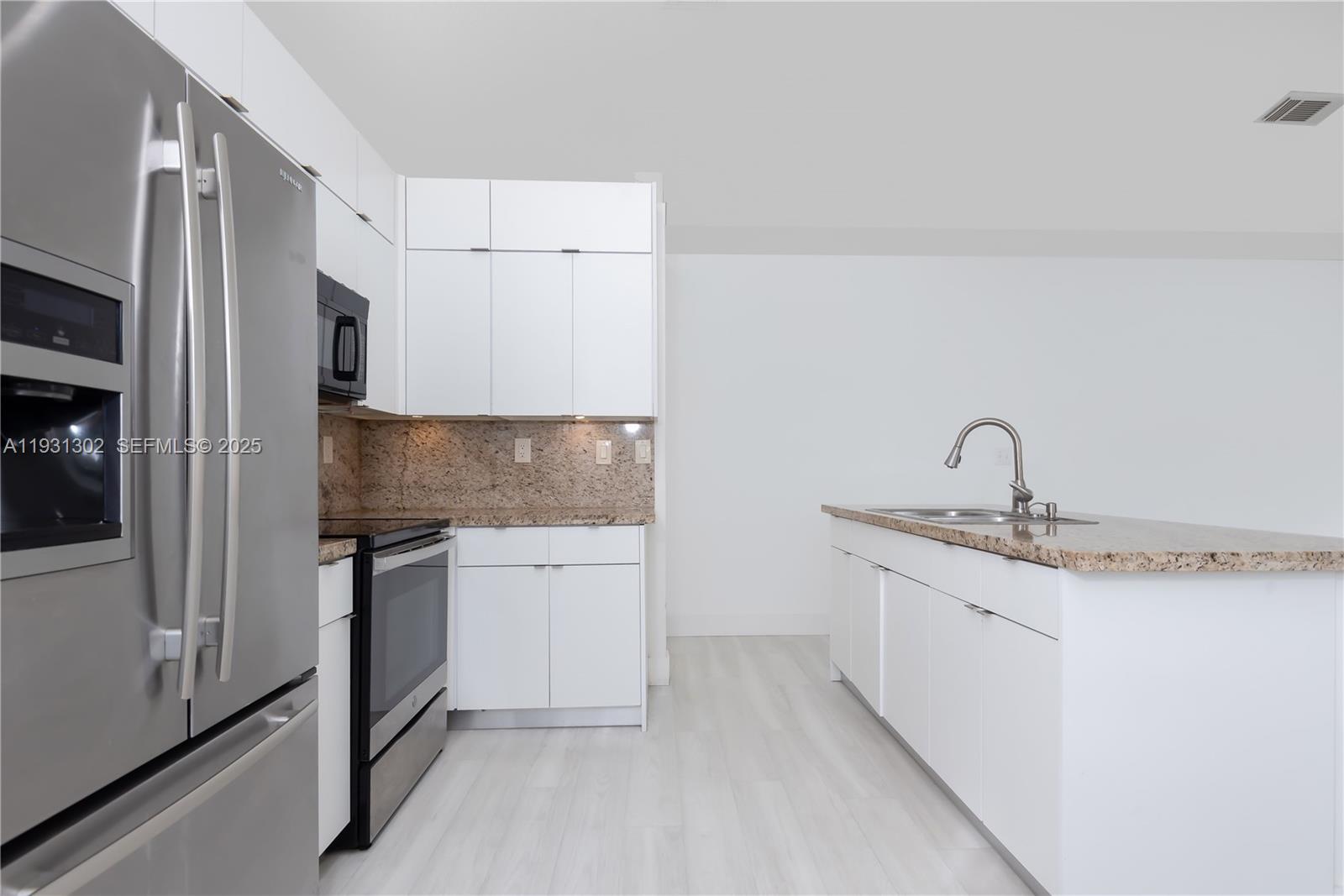 FLAMINGO ESTATES - Residential Lease