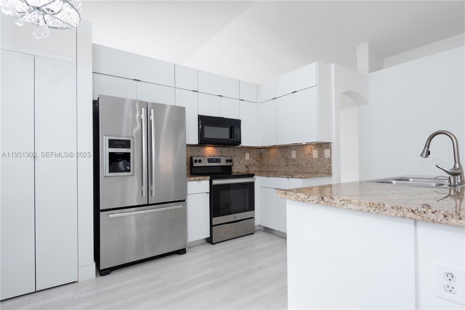 FLAMINGO ESTATES - Residential Lease