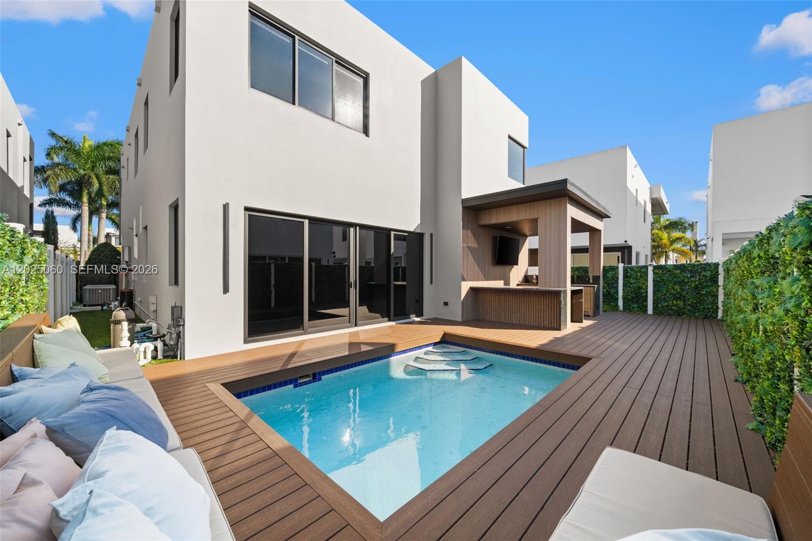 DORAL COMMONS RESIDENTIAL - Residential