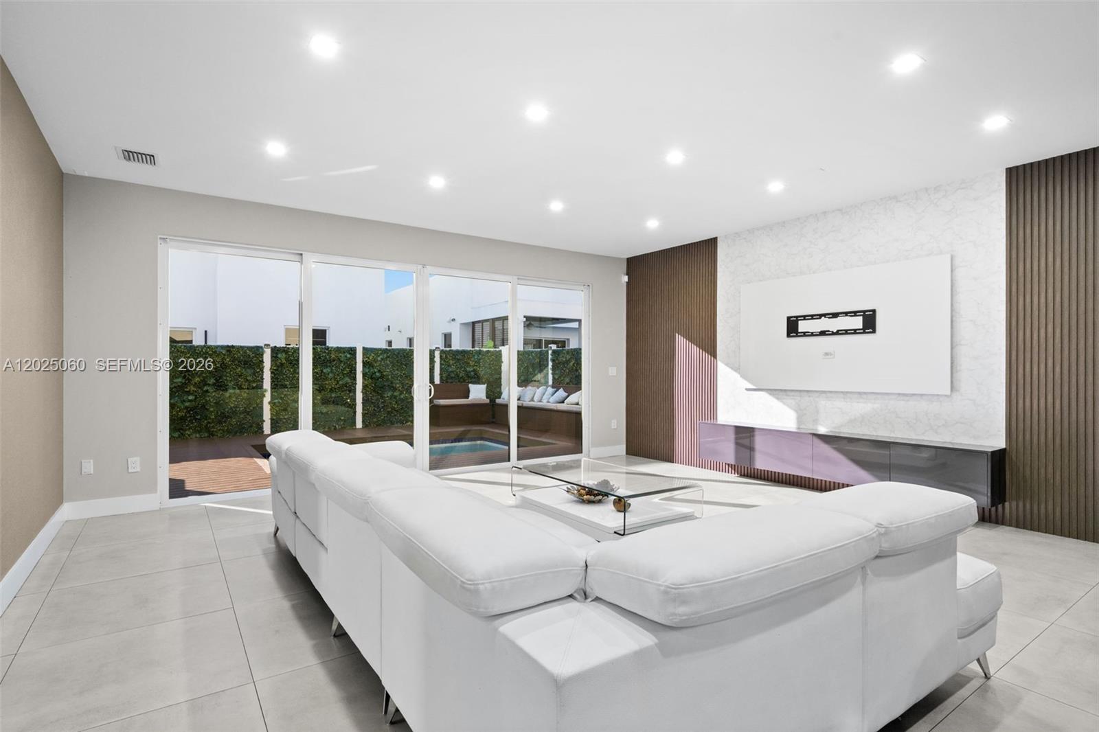 DORAL COMMONS RESIDENTIAL - Residential