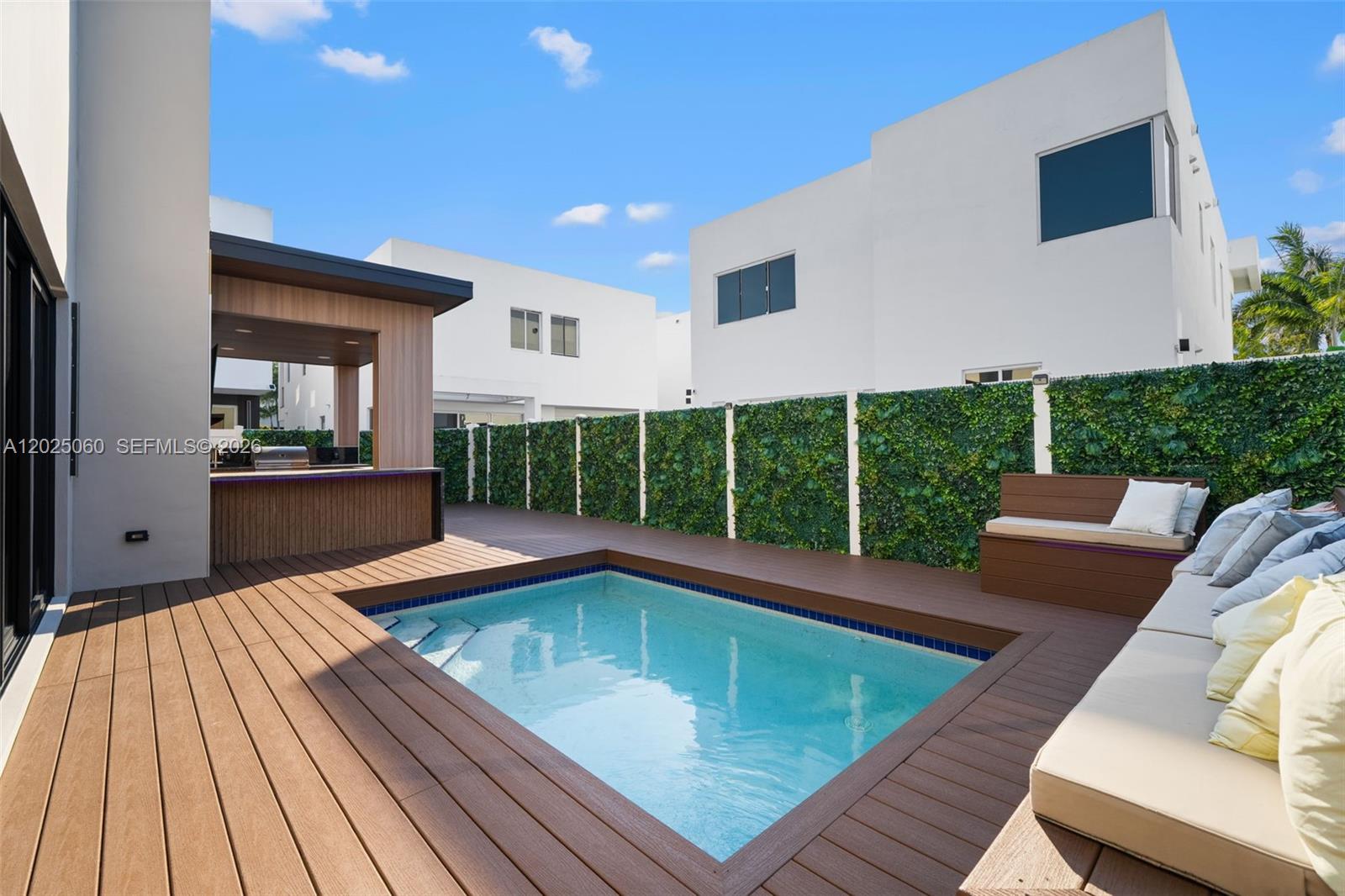 DORAL COMMONS RESIDENTIAL - Residential