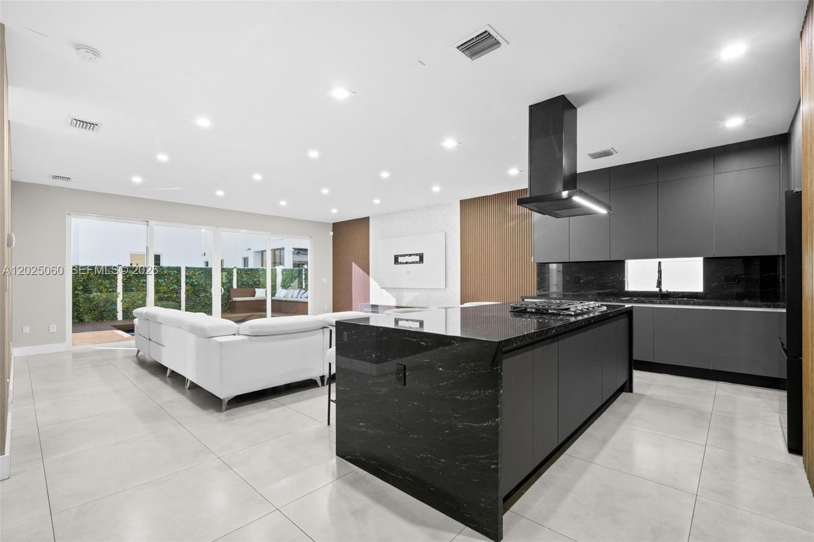 DORAL COMMONS RESIDENTIAL - Residential