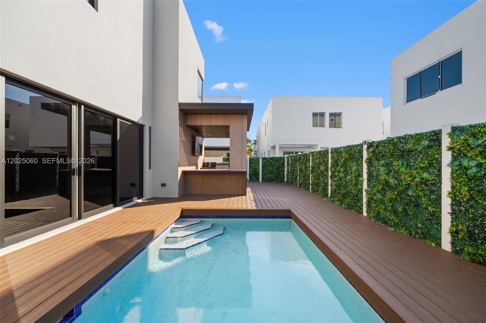 DORAL COMMONS RESIDENTIAL - Residential