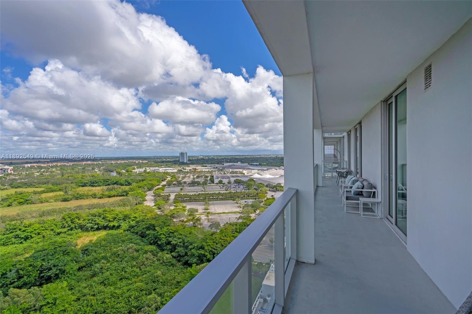 METROPICA NORTH TOWER ONE - Residential