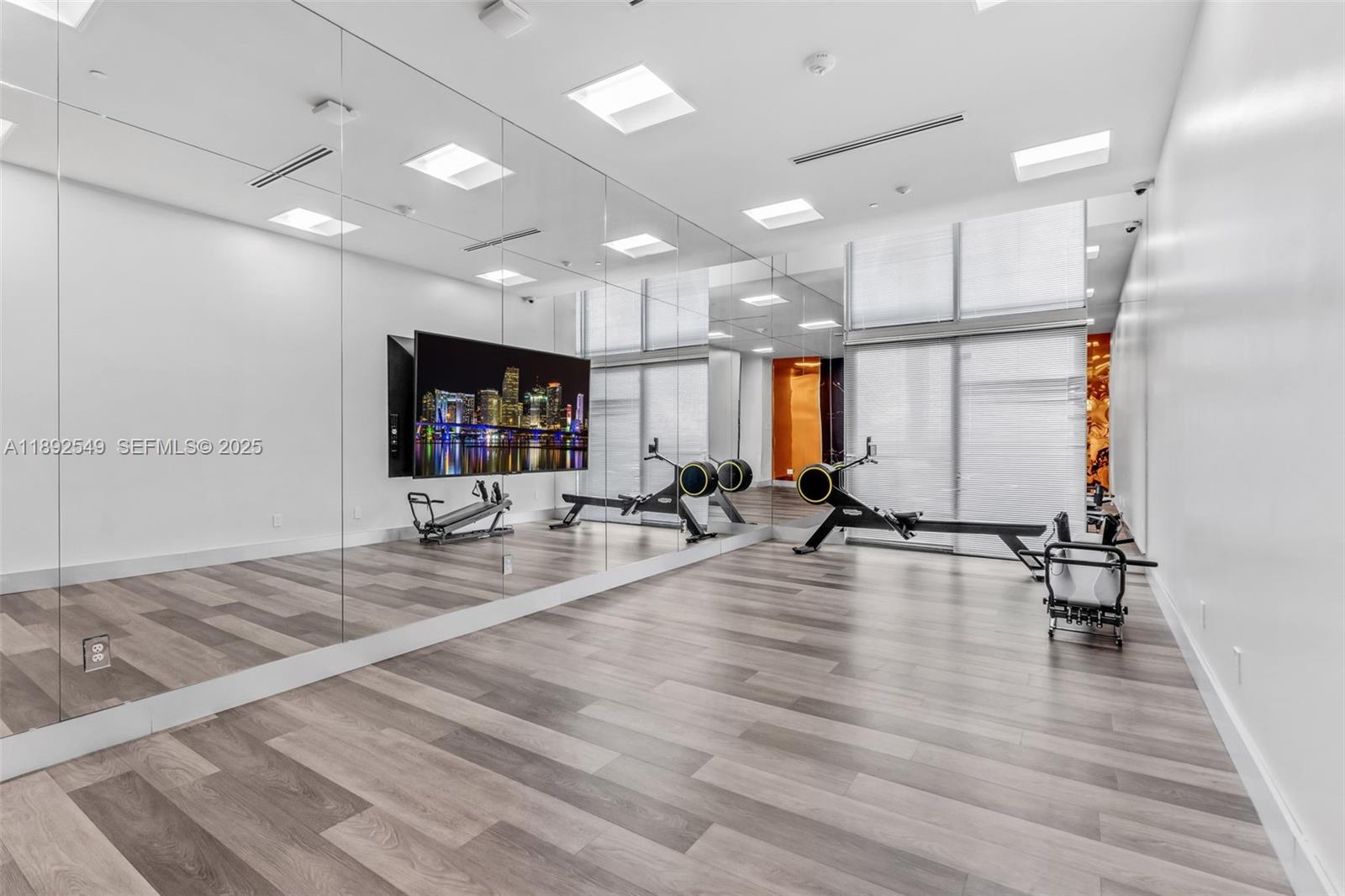 METROPICA NORTH TOWER ONE - Residential