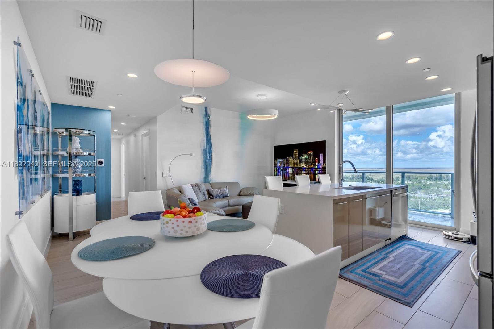 METROPICA NORTH TOWER ONE - Residential