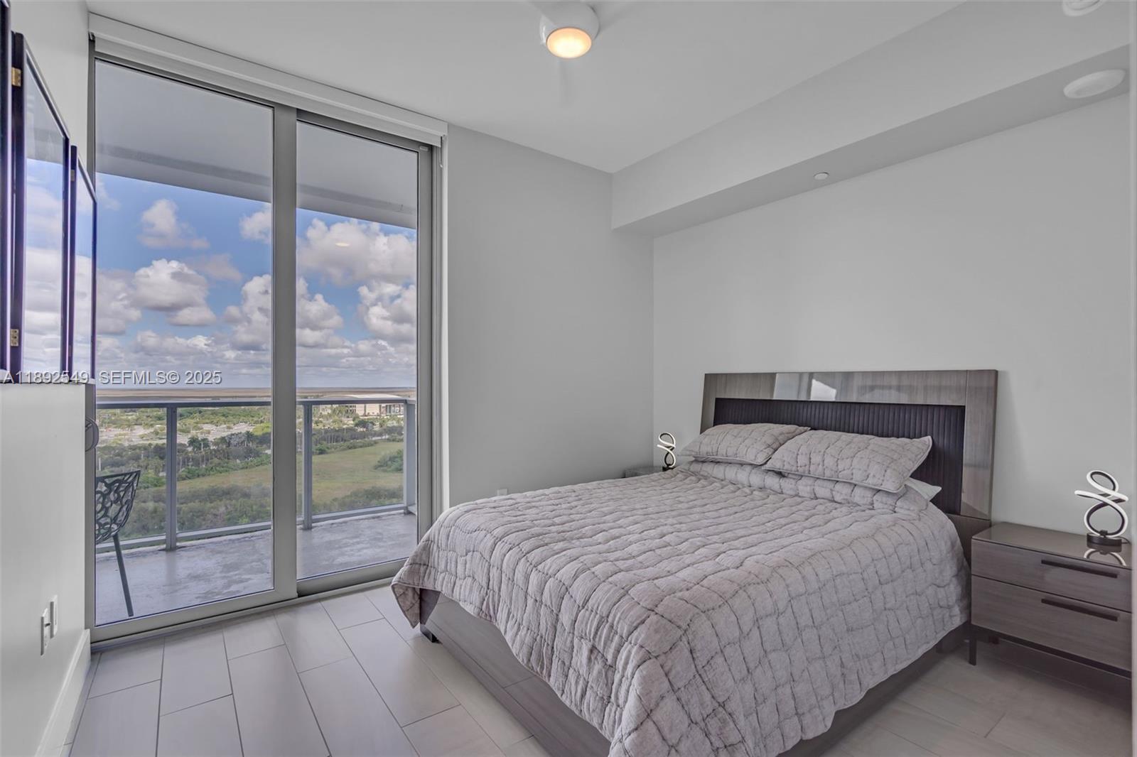 METROPICA NORTH TOWER ONE - Residential