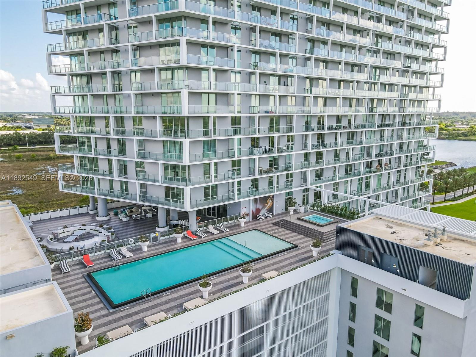 METROPICA NORTH TOWER ONE - Residential