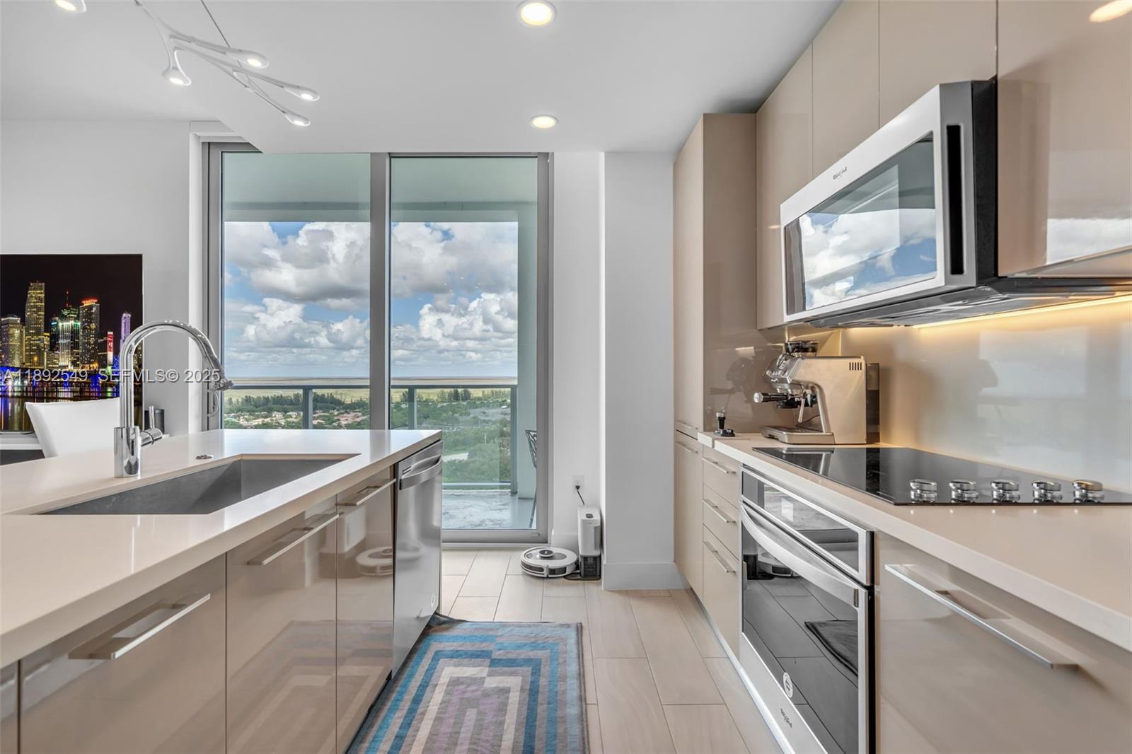 METROPICA NORTH TOWER ONE - Residential