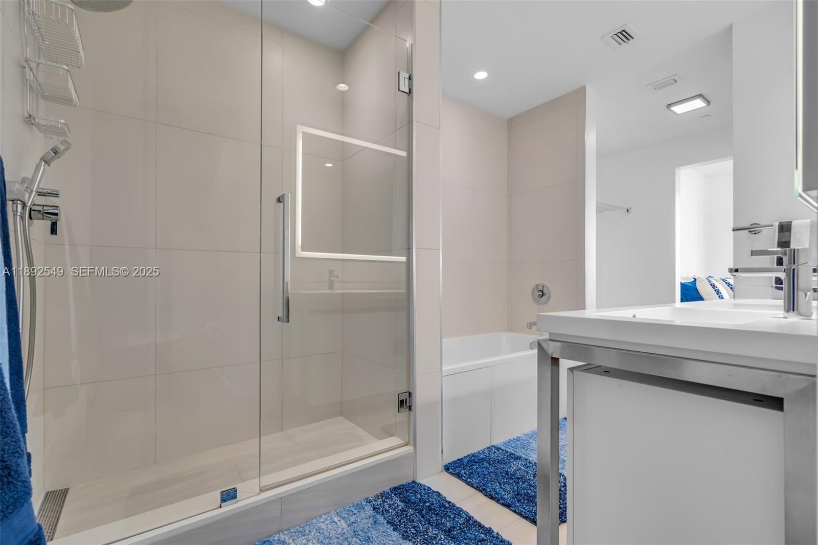 METROPICA NORTH TOWER ONE - Residential