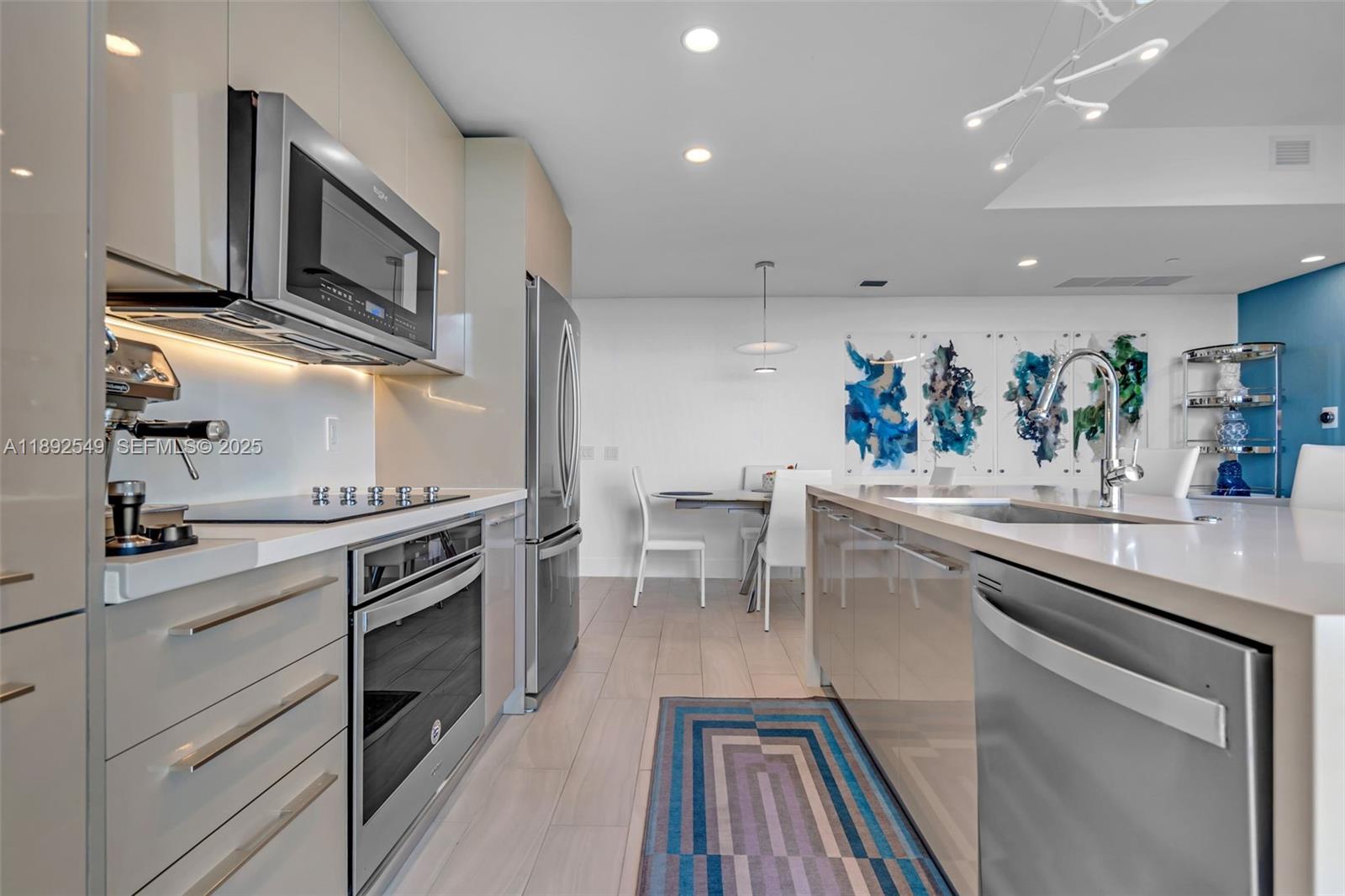 METROPICA NORTH TOWER ONE - Residential