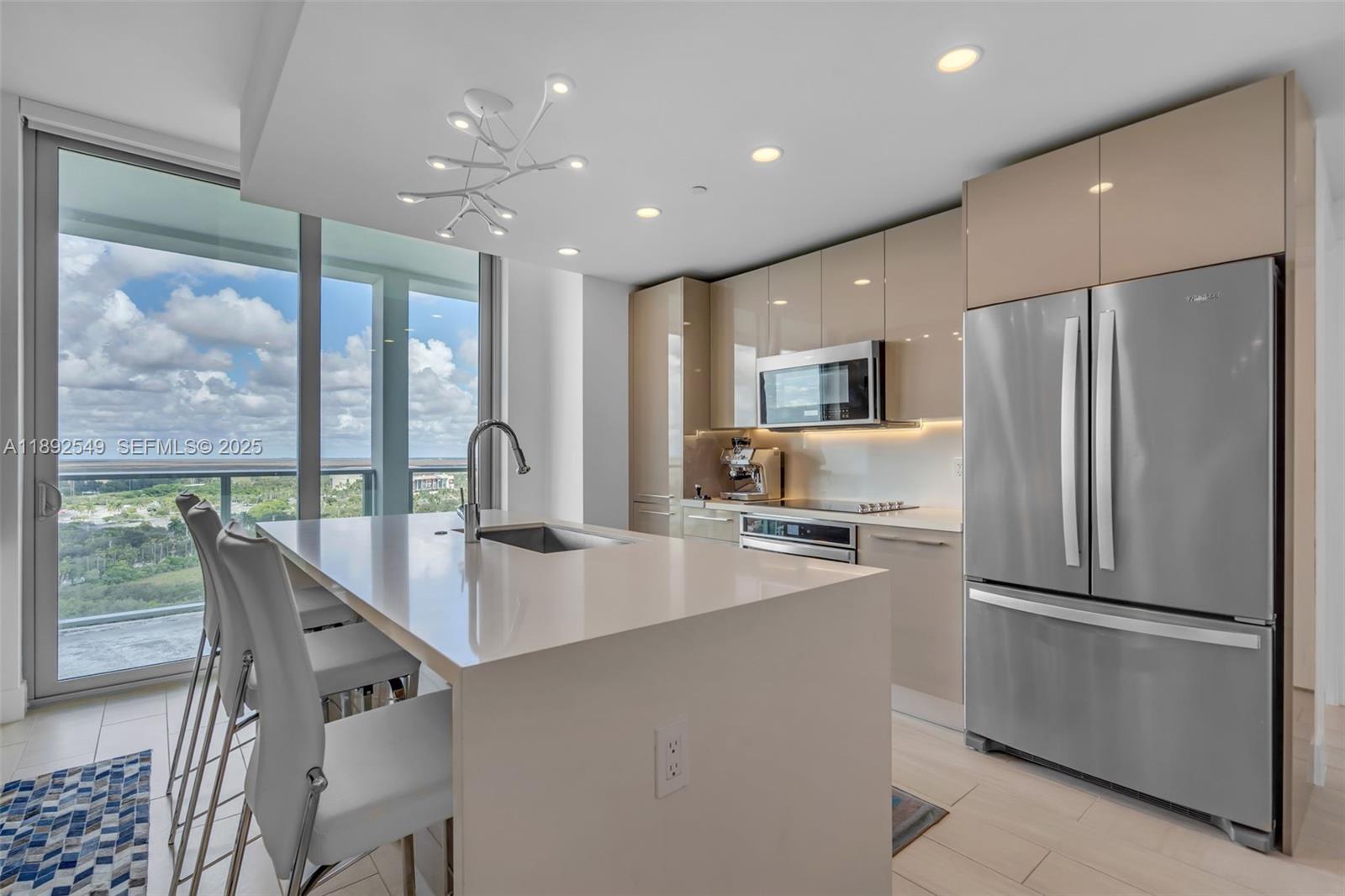 METROPICA NORTH TOWER ONE - Residential