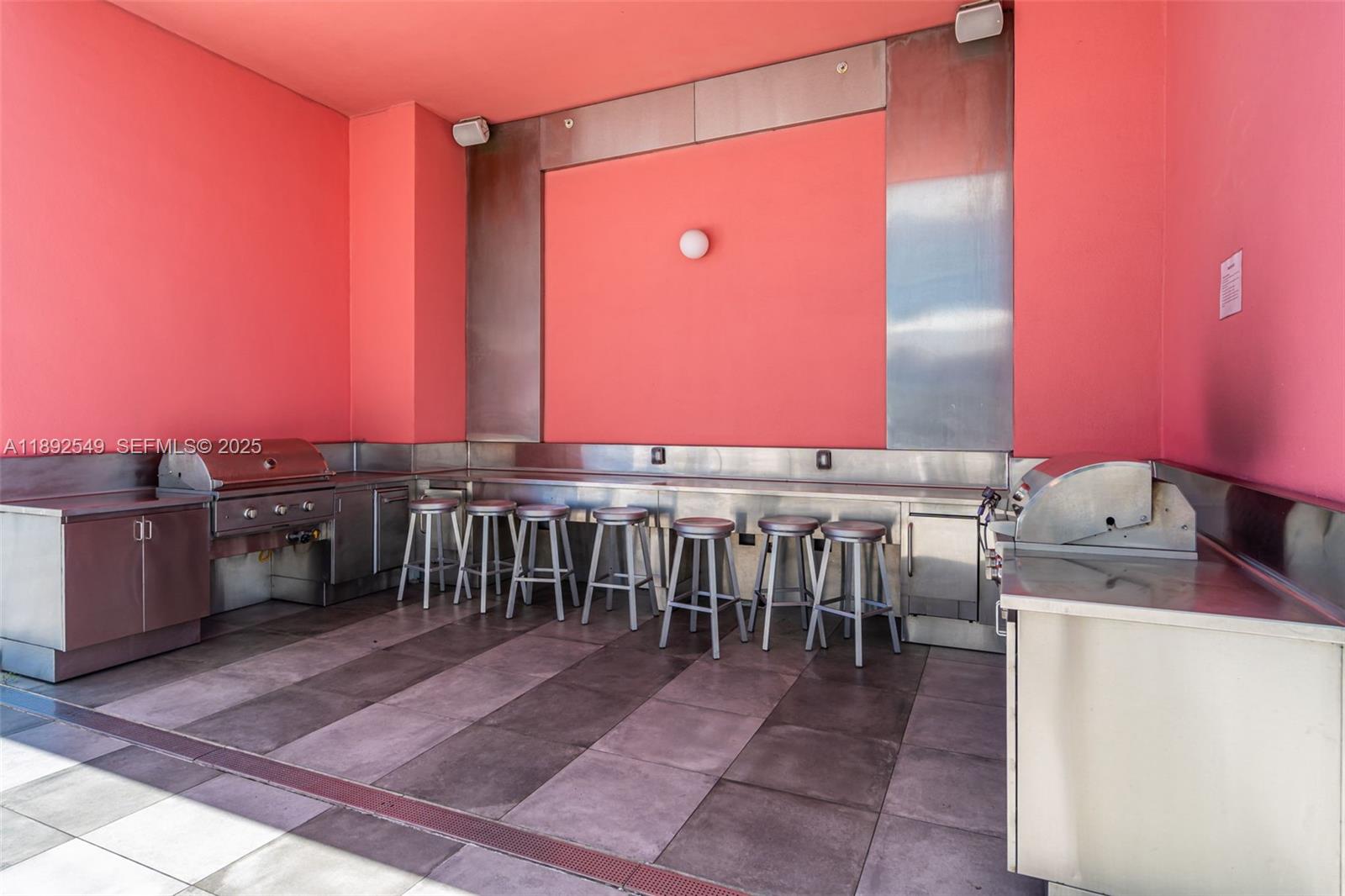 METROPICA NORTH TOWER ONE - Residential