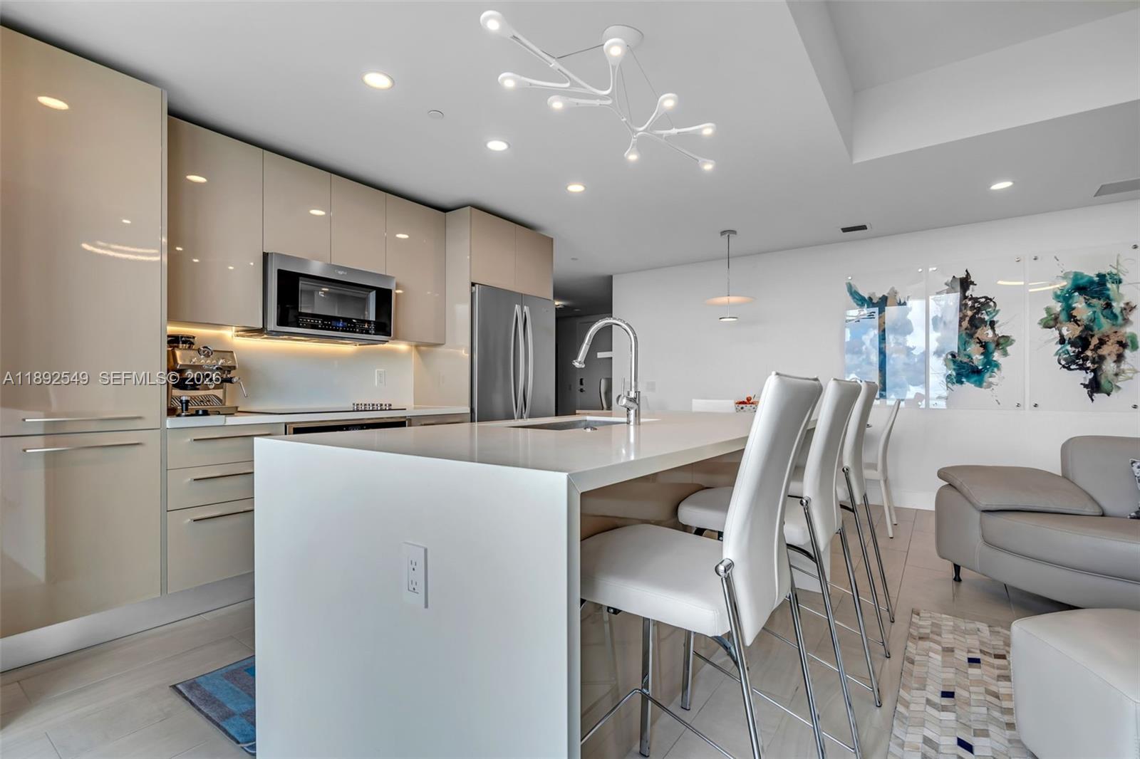 METROPICA NORTH TOWER ONE - Residential