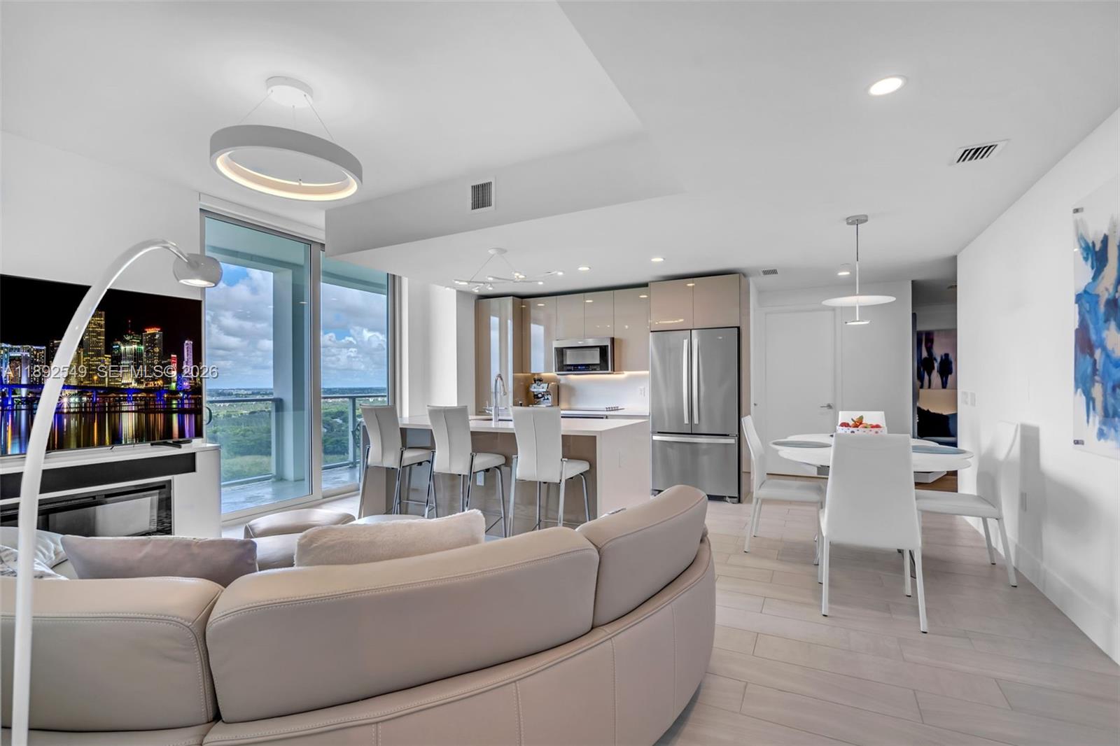 METROPICA NORTH TOWER ONE - Residential