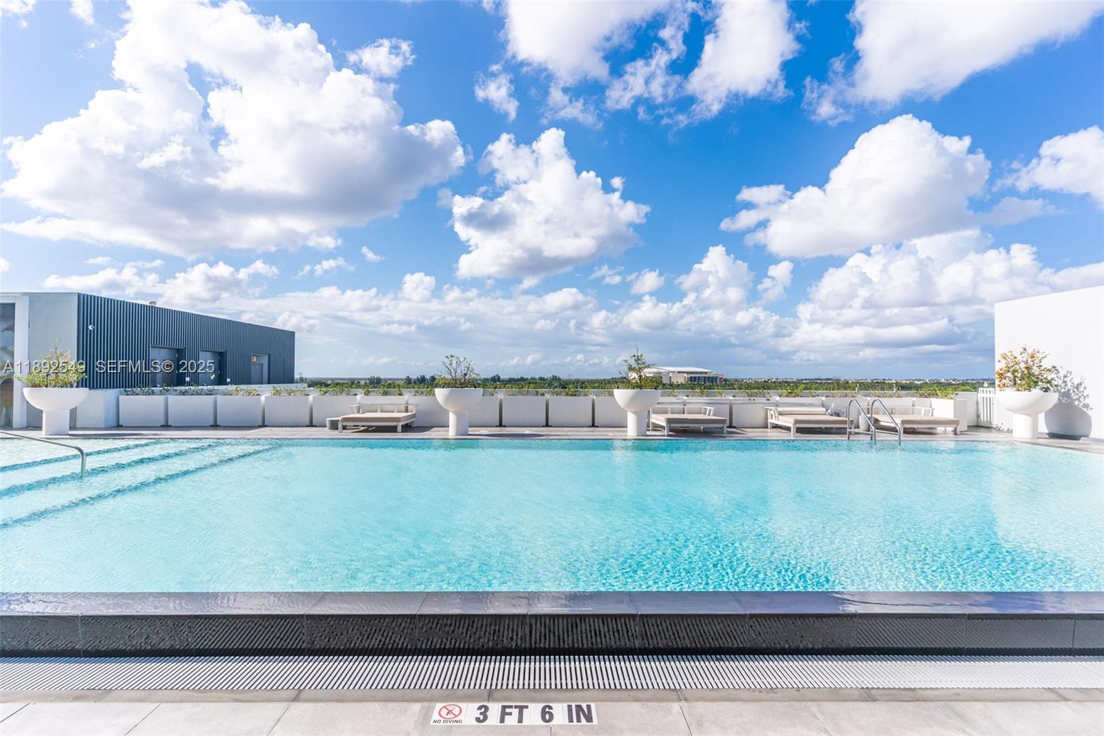 METROPICA NORTH TOWER ONE - Residential