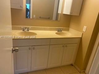 3301 Spanish Moss Ter 906