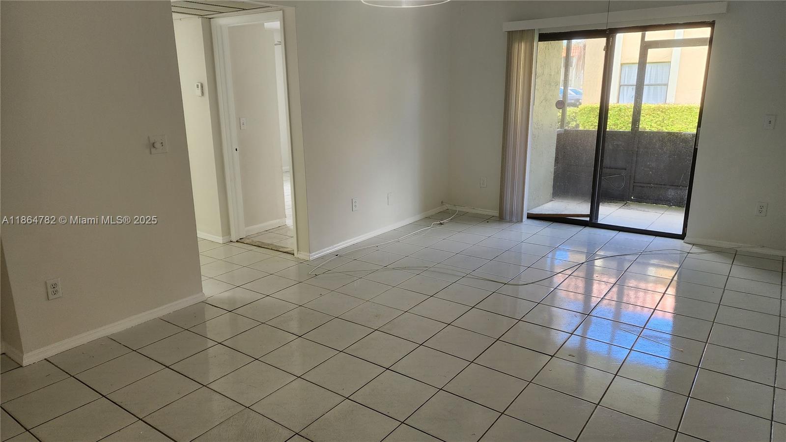 BANYAN TREE SIX CONDO - Residential