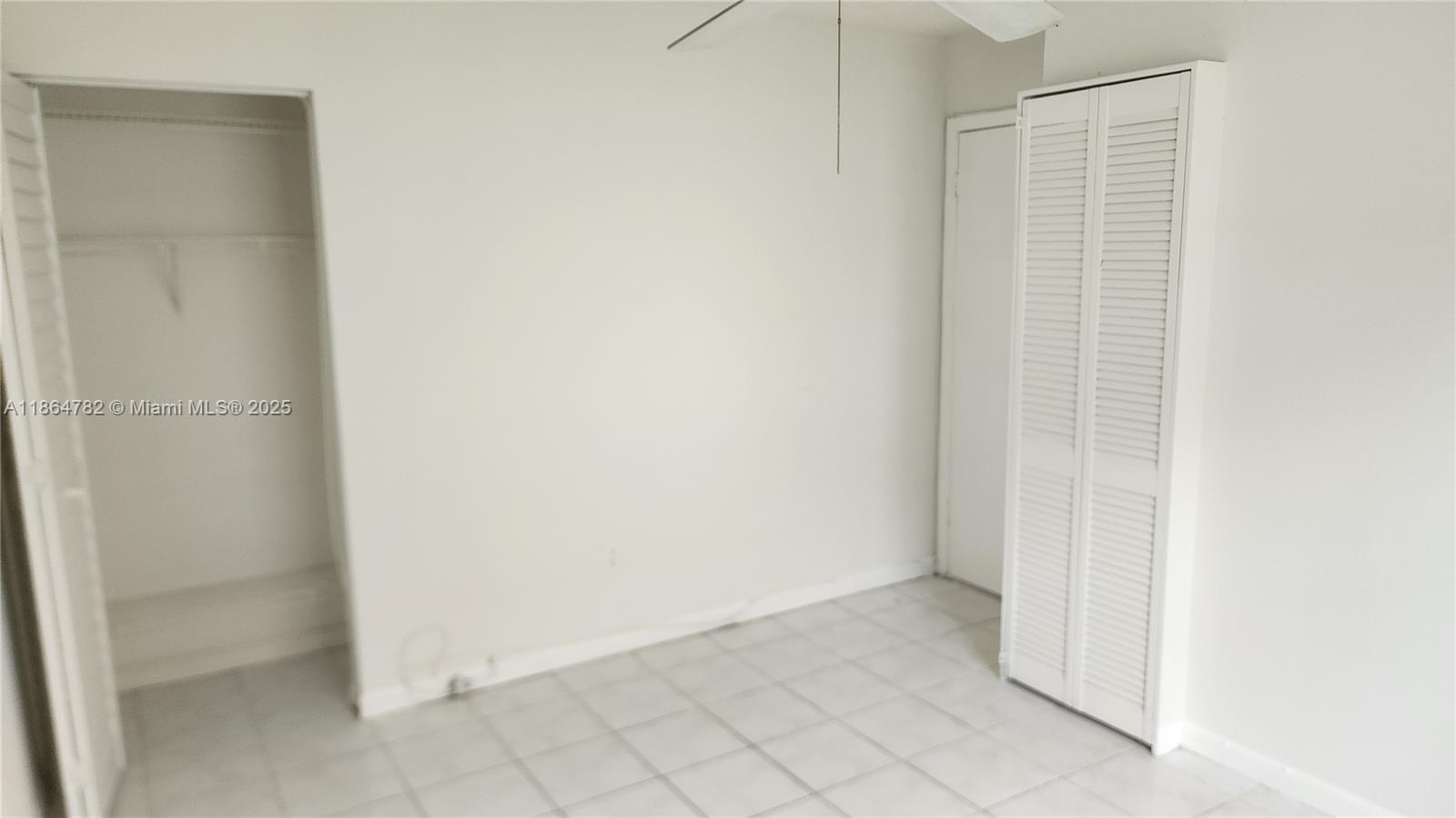 BANYAN TREE SIX CONDO - Residential