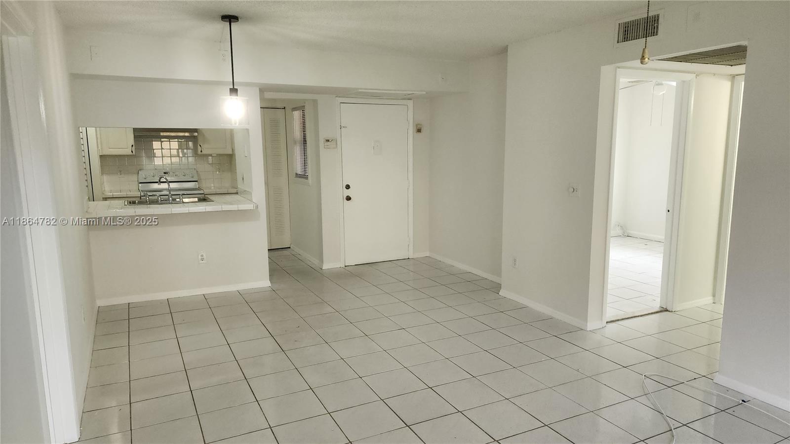 BANYAN TREE SIX CONDO - Residential