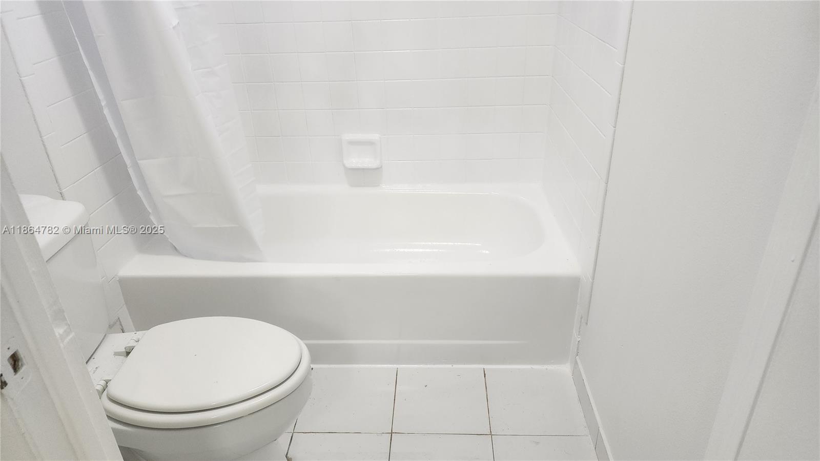 BANYAN TREE SIX CONDO - Residential