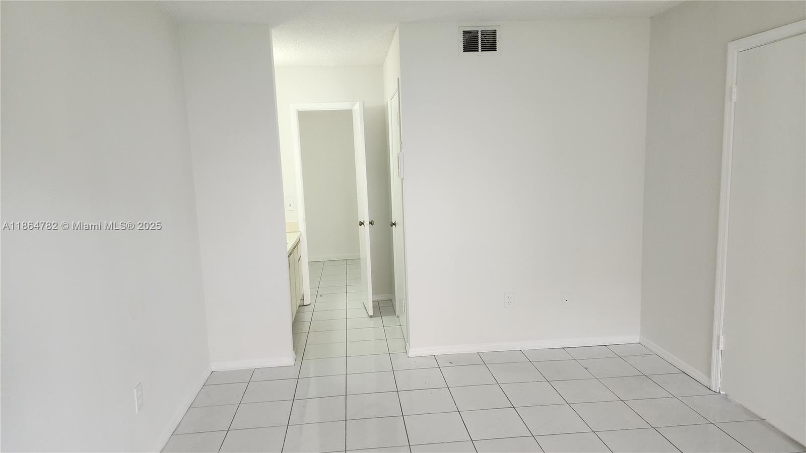 BANYAN TREE SIX CONDO - Residential