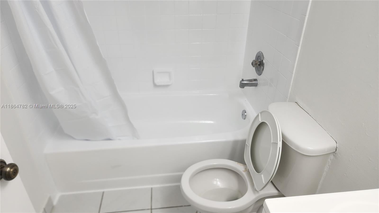 BANYAN TREE SIX CONDO - Residential