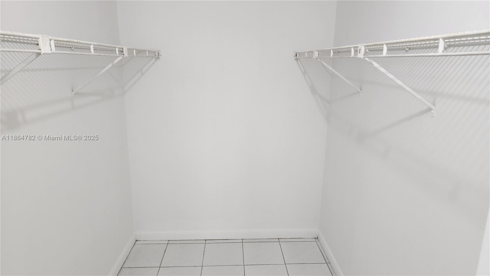 BANYAN TREE SIX CONDO - Residential