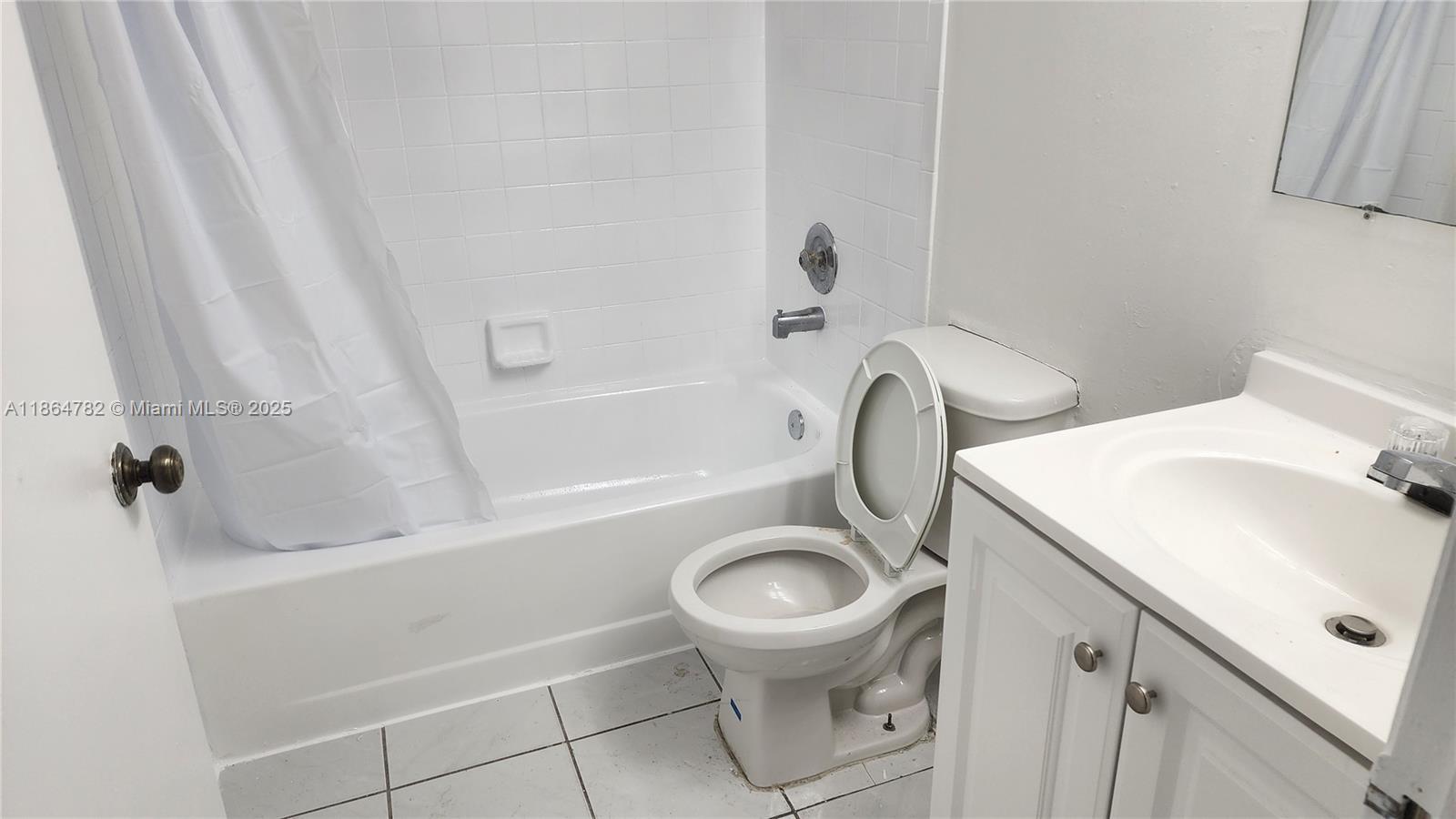 BANYAN TREE SIX CONDO - Residential