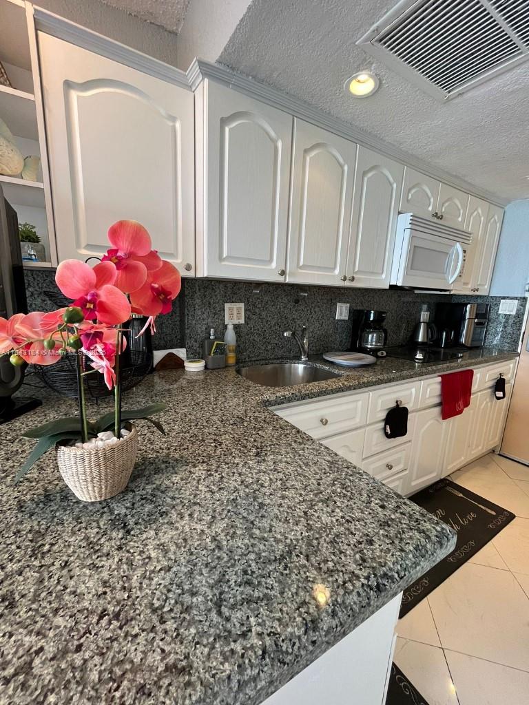 THE AVENTURA BEACH CLUB C - Residential