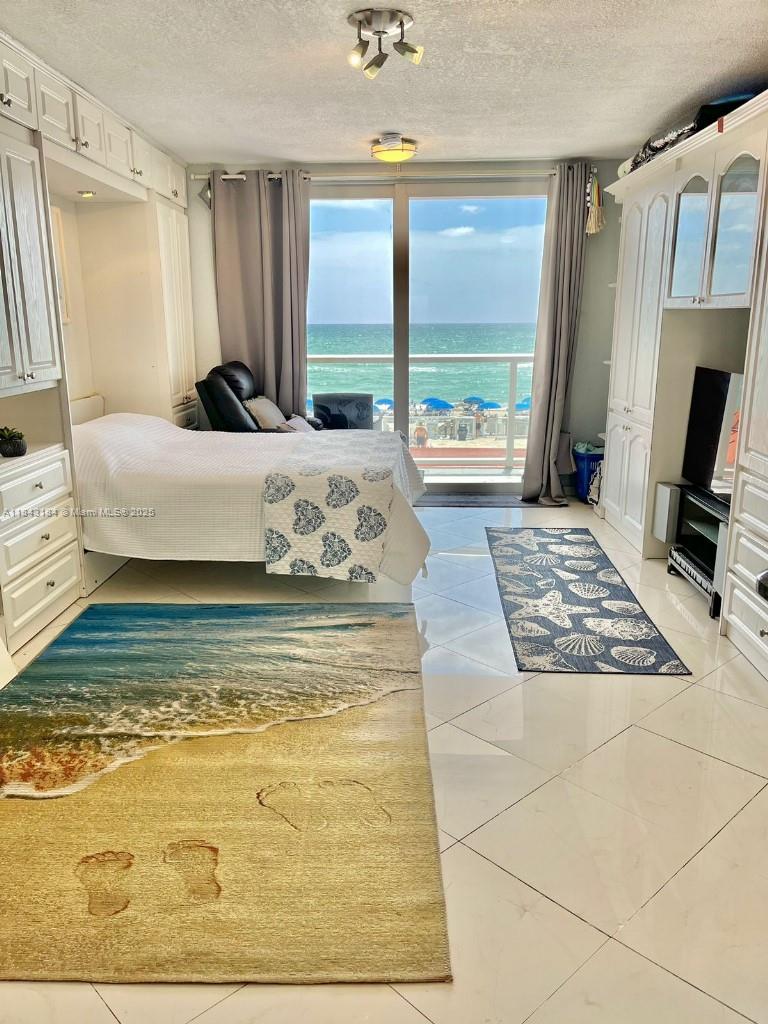 THE AVENTURA BEACH CLUB C - Residential
