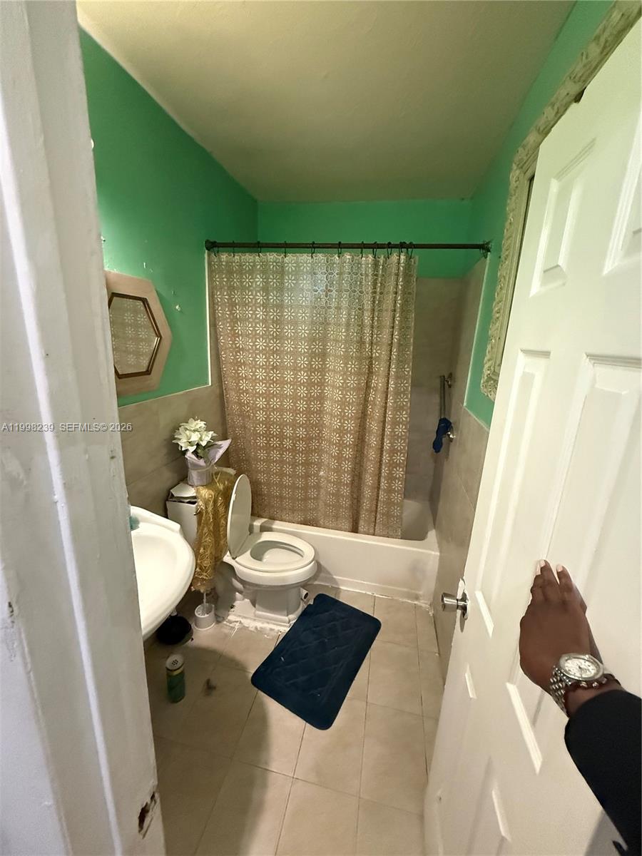 HYDE PARK FIRST SEC - Residential