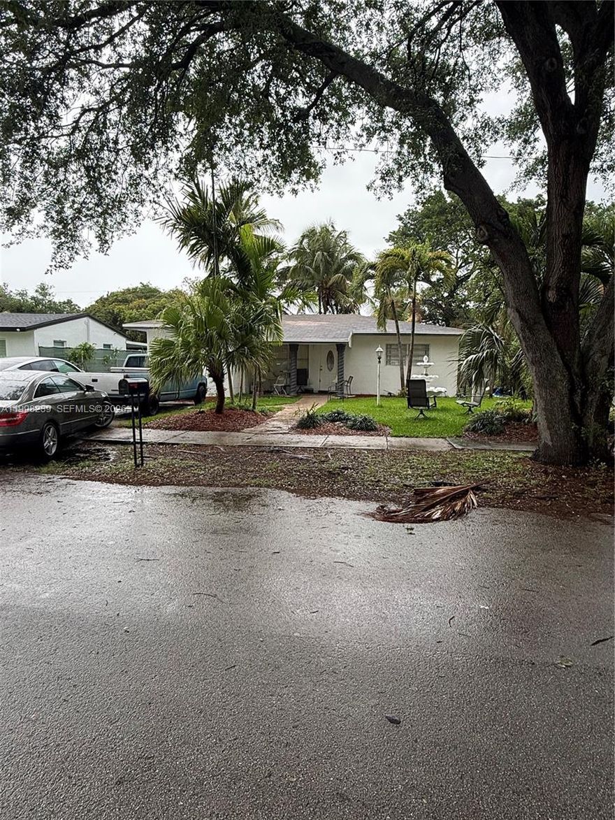 3 Bedroom | 1 Bathroom single family home | Needs some updating but overall in good condition! 

New Roof Needed | Great opportunity for a flip