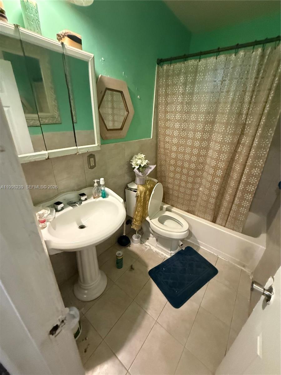 HYDE PARK FIRST SEC - Residential