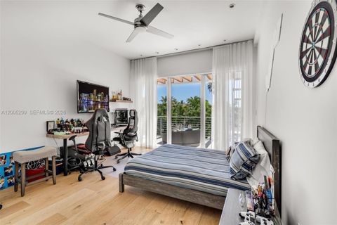 Tiny photo for 230 W Mcintyre St, Key Biscayne, FL 33149 (MLS # A12005299)