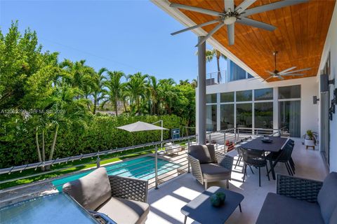 Tiny photo for 230 W Mcintyre St, Key Biscayne, FL 33149 (MLS # A12005299)