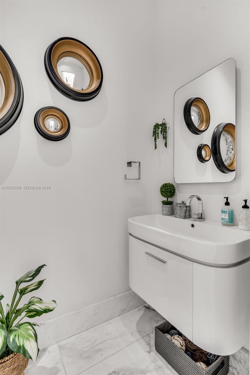 TROPICAL ISLE HOMES SUB - Residential