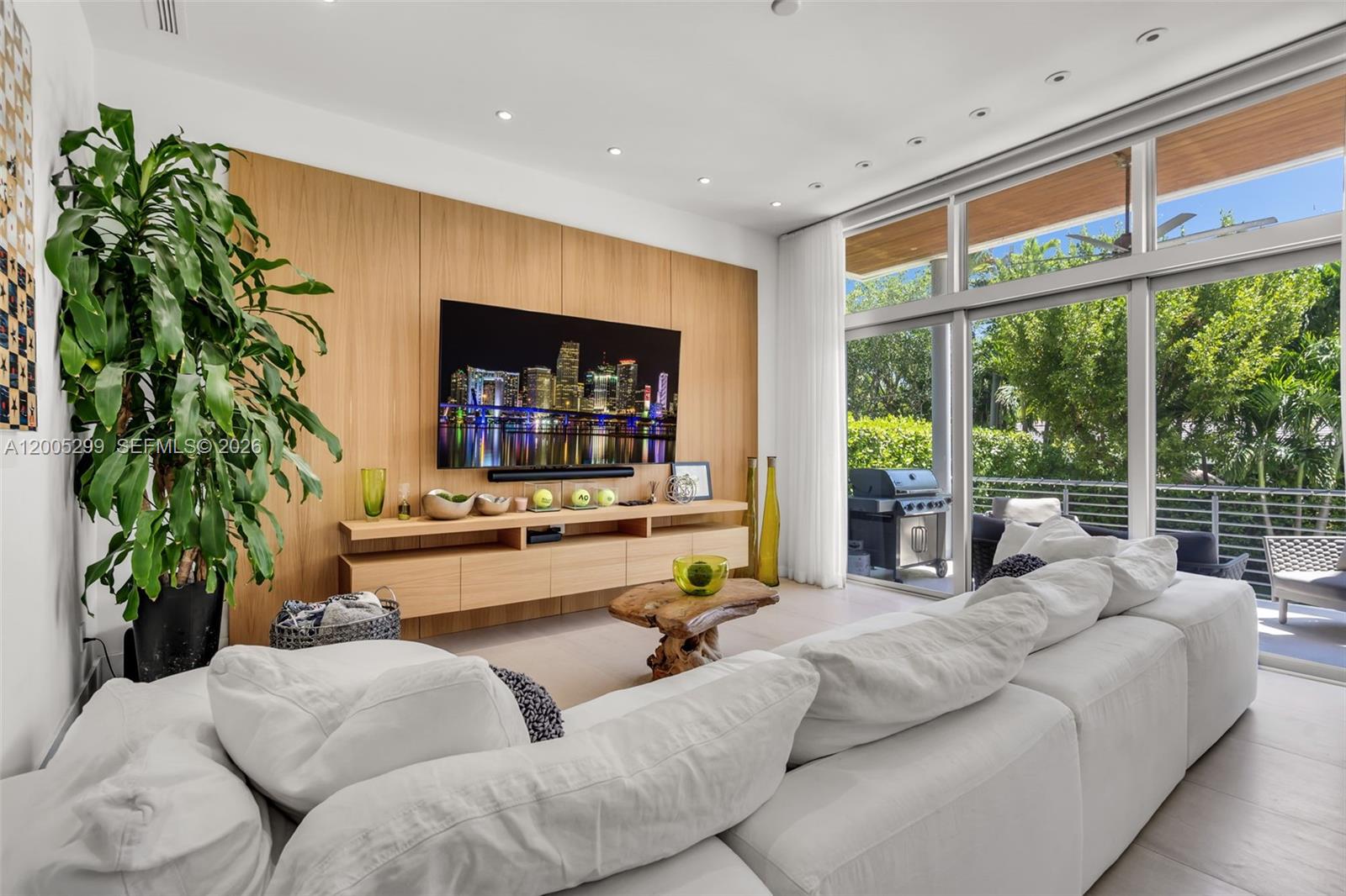 TROPICAL ISLE HOMES SUB - Residential