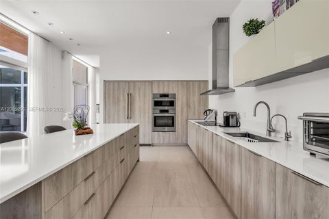 Tiny photo for 230 W Mcintyre St, Key Biscayne, FL 33149 (MLS # A12005299)