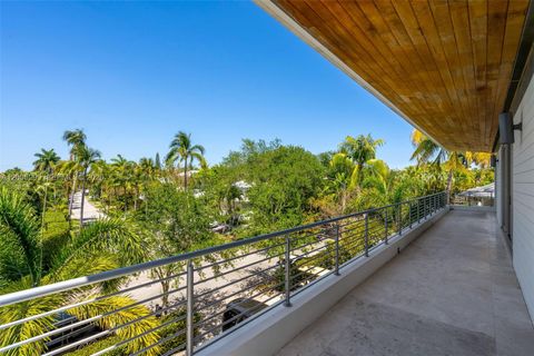 Tiny photo for 230 W Mcintyre St, Key Biscayne, FL 33149 (MLS # A12005299)