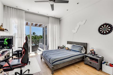 Tiny photo for 230 W Mcintyre St, Key Biscayne, FL 33149 (MLS # A12005299)