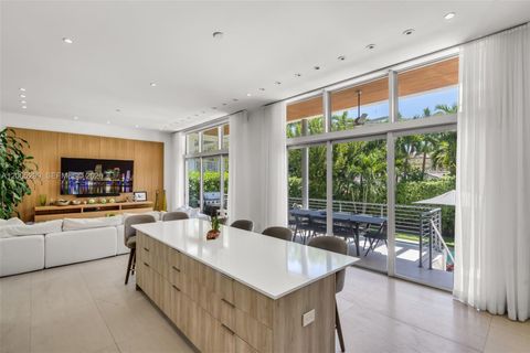 Tiny photo for 230 W Mcintyre St, Key Biscayne, FL 33149 (MLS # A12005299)