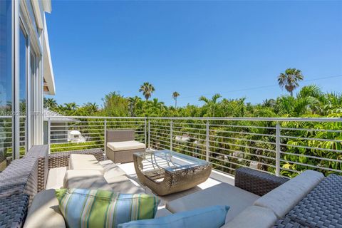 Tiny photo for 230 W Mcintyre St, Key Biscayne, FL 33149 (MLS # A12005299)