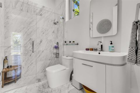 Tiny photo for 230 W Mcintyre St, Key Biscayne, FL 33149 (MLS # A12005299)