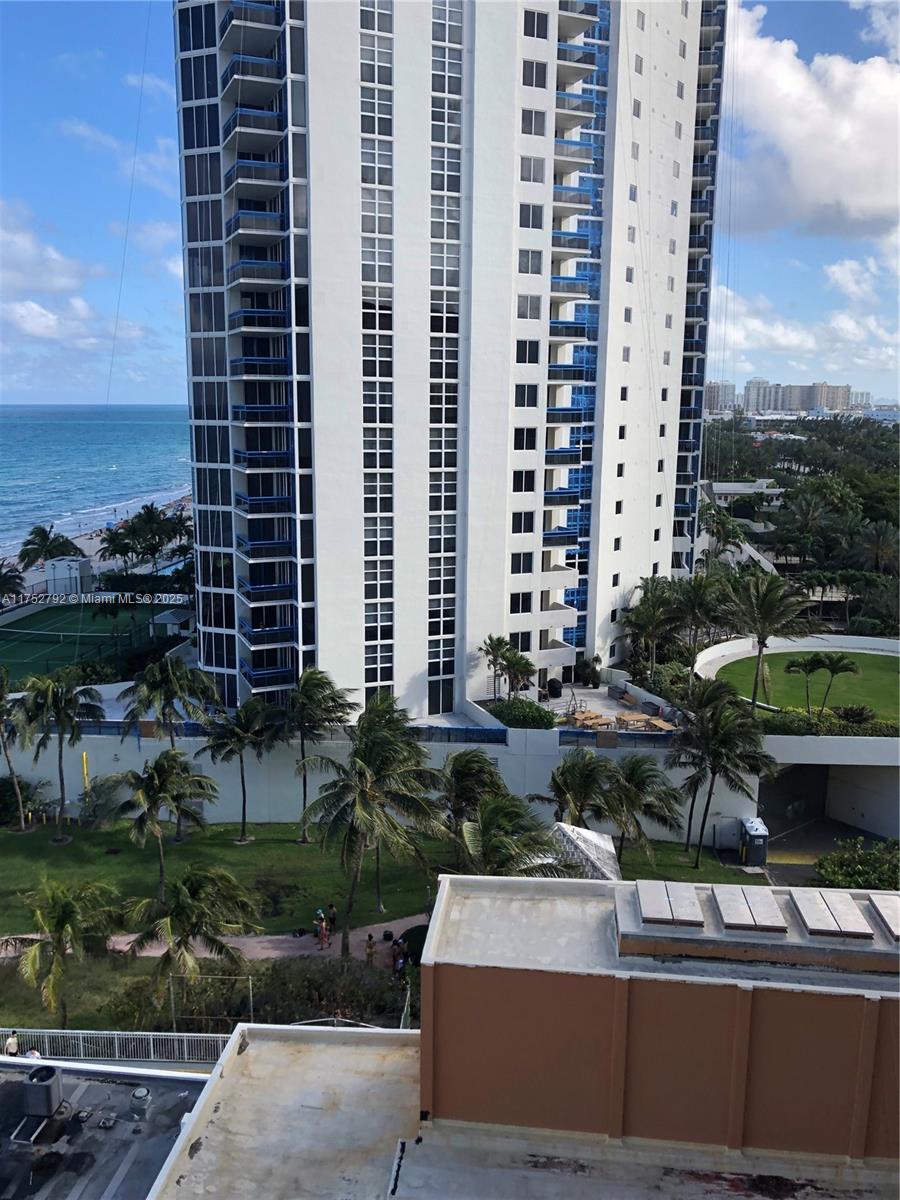 19201 Collins Ave 806