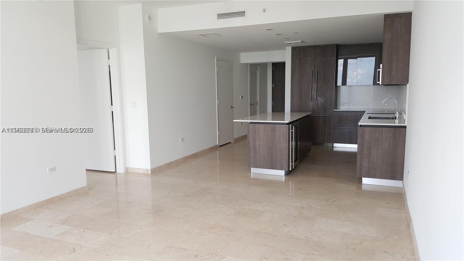 REACH CONDO - Residential