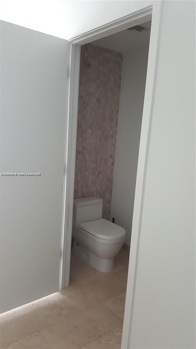 REACH CONDO - Residential