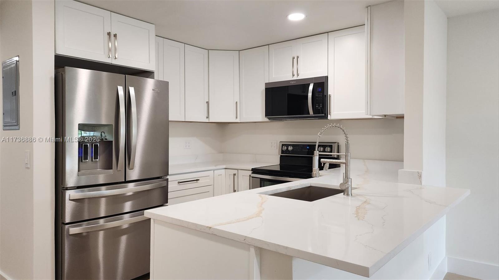Photo 1 of 2715 Ne 49th St 207, Fort Lauderdale, Florida, $1,950, Web #: 11736886