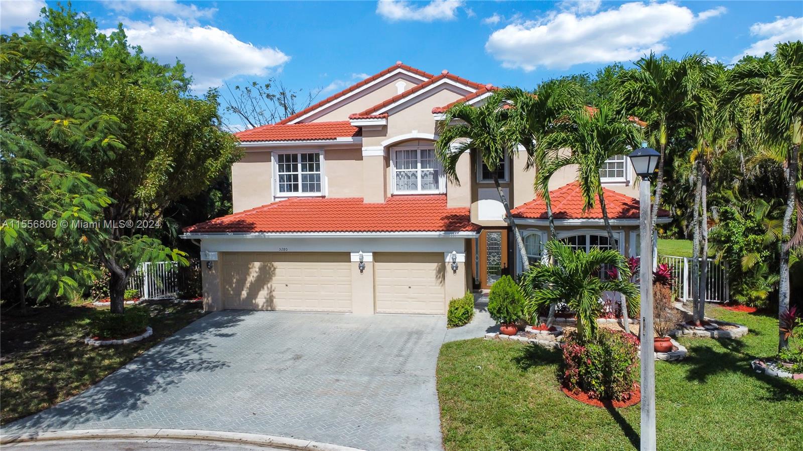 5280 Nw 95th Ave, Coral Springs, Broward County, Florida - 6 Bedrooms  
4 Bathrooms - 