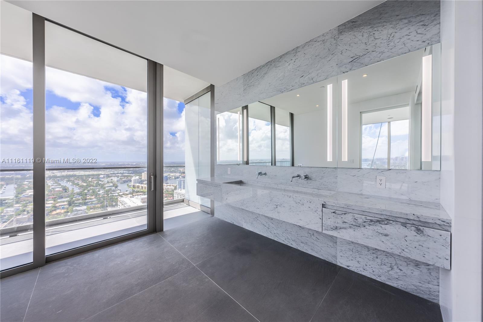 2000 Ocean - Residential